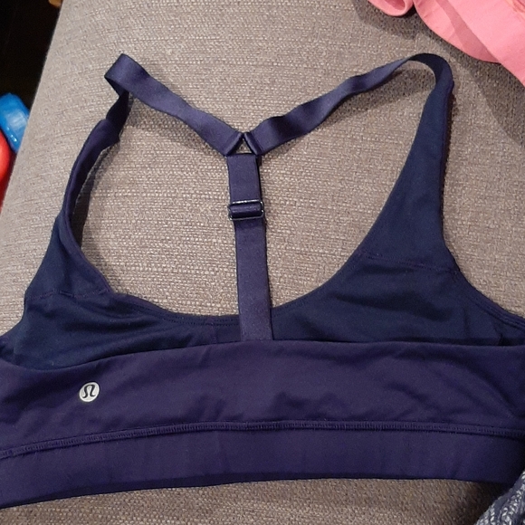 Perfect condition size 8 but a small 8 - Picture 2 of 2